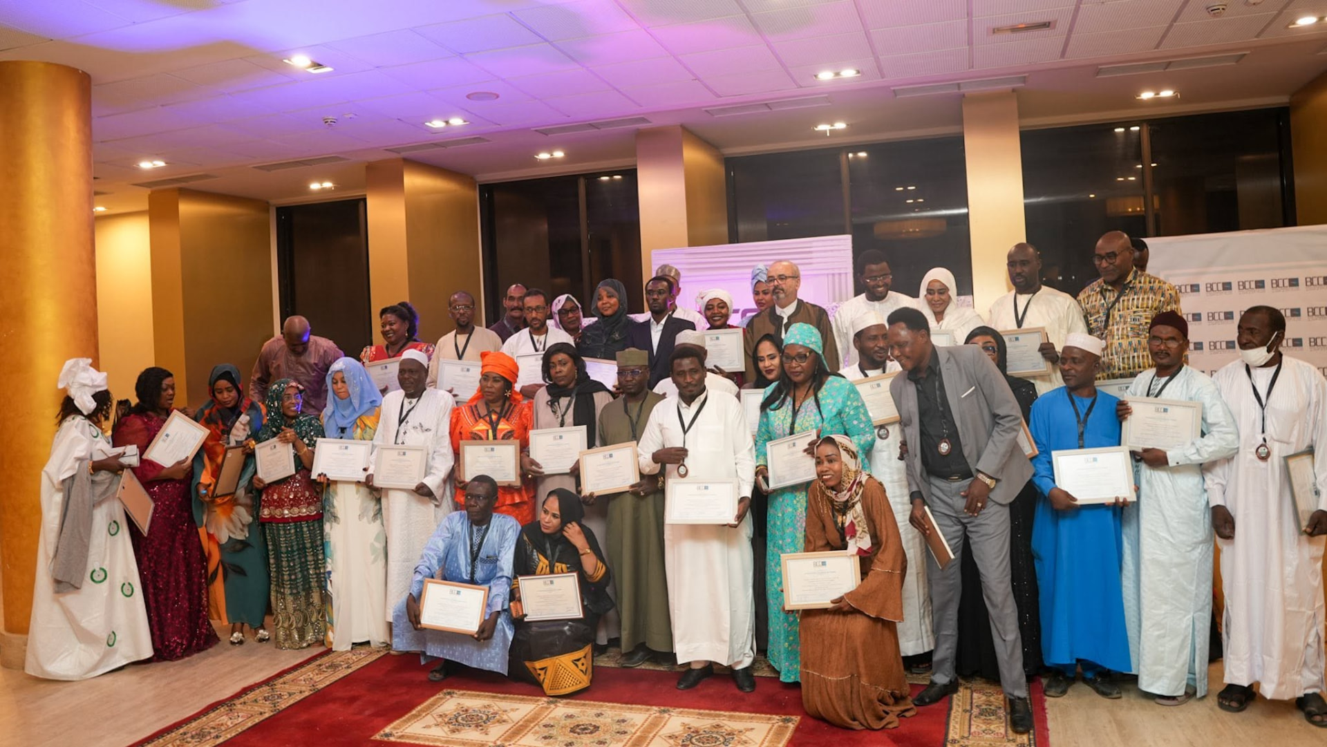 Remise de certificats aux participants lors d'une cérémonie organisée par la BCC